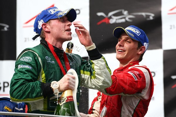 Místo zraněného Grubmüllera pojede Adam Carroll Místo zraněného Grubmüllera pojede Adam Carroll