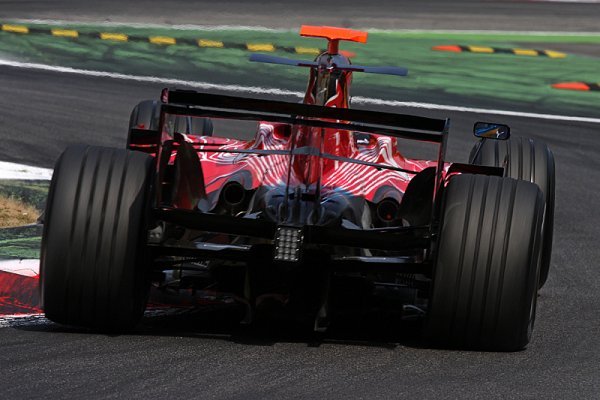 Zmáčenou kvalifikaci v Monze vyhrál Vettel!