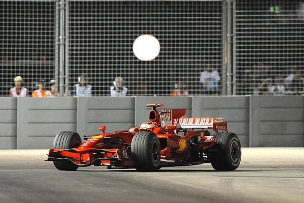 Oba testovací piloti Ferrari o rok prodloužili smlouvu