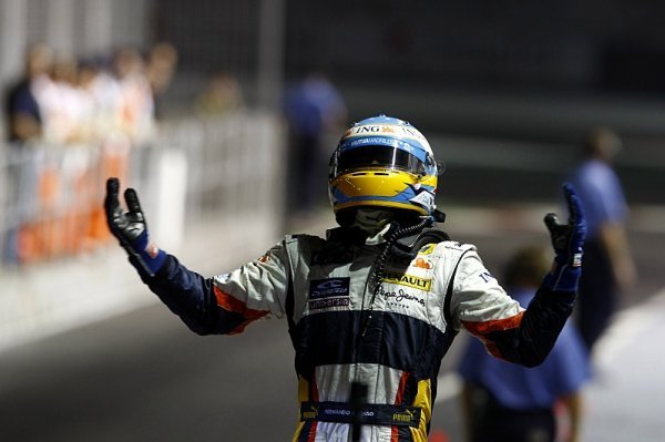Briatore: "Alonso je pod tlakem lepší než Schumacher."