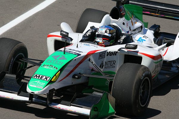 Adam Carroll ovládl kvalifikaci na Brands Hatch