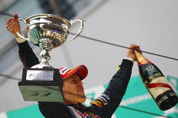 Red Bull má double, Vettel zvítězil stylem start-cíl