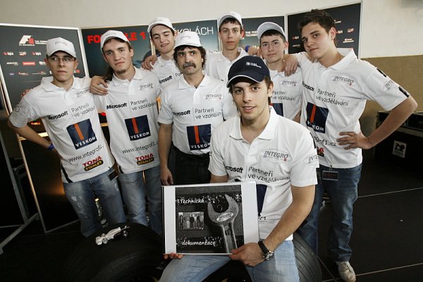 Projekt Formule 1 ve školách míří do Kolína Projekt Formule 1 ve školách míří do Kolína