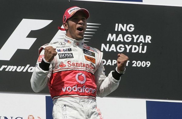 Hamilton drží palce Williamsu i McLarenu