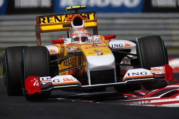 Romain Grosjean potvrzen u Renaultu jako náhrada za Piqueta Romain Grosjean potvrzen u Renaultu jako náhrada za Piqueta