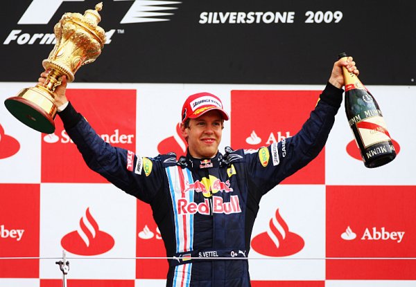 Sebastian Vettel zvolen šéfy týmů jako nejlepší jezdec roku Sebastian Vettel zvolen šéfy týmů jako nejlepší jezdec roku