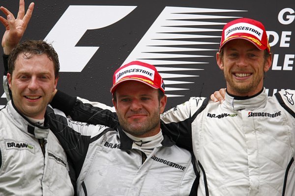 Button počtvrté vyhrál, Barrichello zajistil Brawnu double
