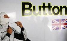 Buttonův titul prý nelze srovnávat s Hamiltonovými