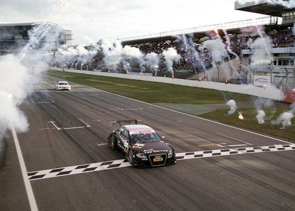 Finále DTM: Paffett zvítězil, Scheider obhájil titul Finále DTM: Paffett zvítězil, Scheider obhájil titul