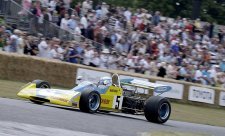 Henry Surtees v Goodwoodu řídil vůz formule 2 po otci