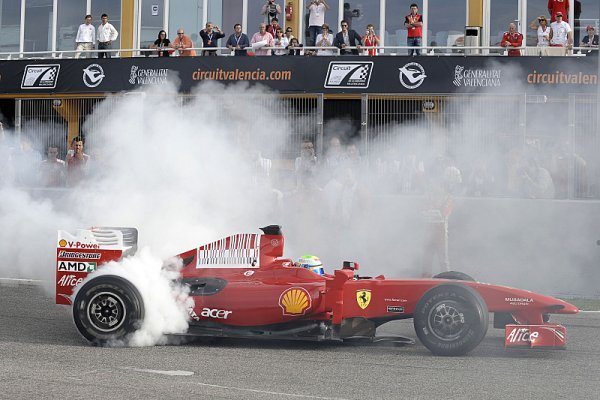 Fotomozaika ze Světového finále Ferrari ve Valencii Fotomozaika ze Světového finále Ferrari ve Valencii