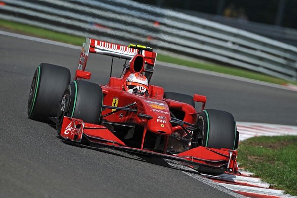 Räikkönen za sebou udržel Fisichellu a ve Spa vyhrál
