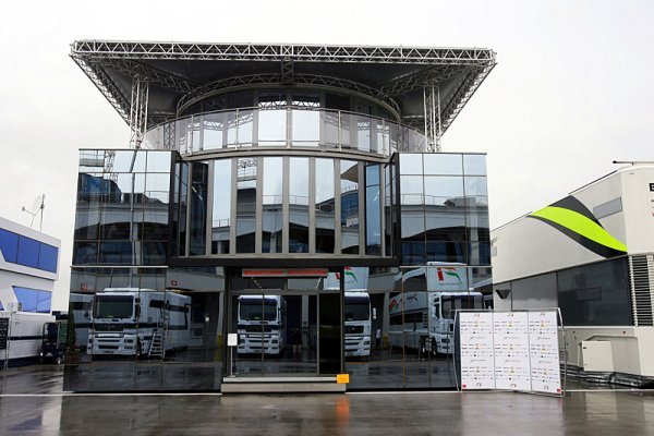 Formule 1 se vzdá opulentních motorhomů