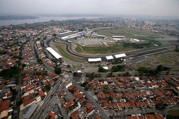 Interlagos má v plánu přemístit boxovou uličku