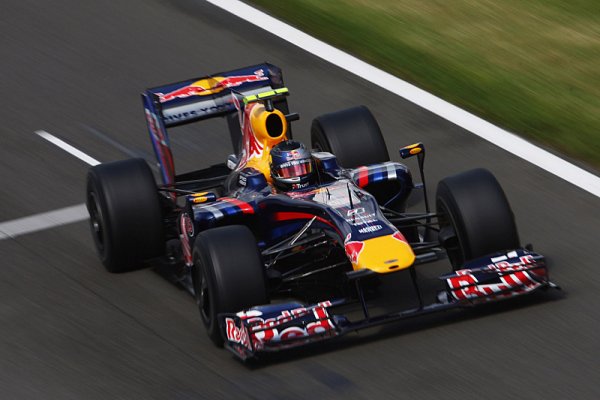 Red Bull prokázal rostoucí formu, Vettel získal pole position