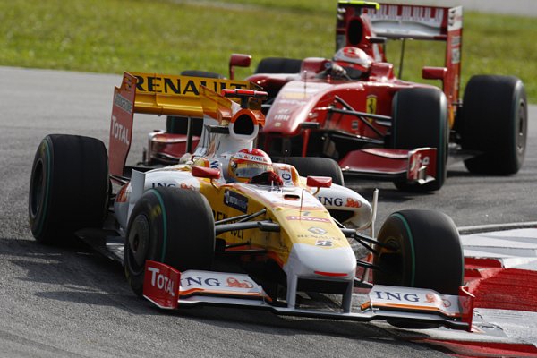 Alonso popřel další spekulace o přestupu k Ferrari