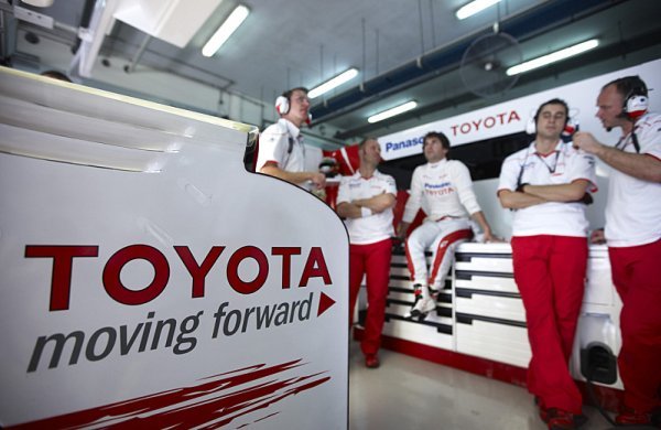 Toyota se přidala k Haasu