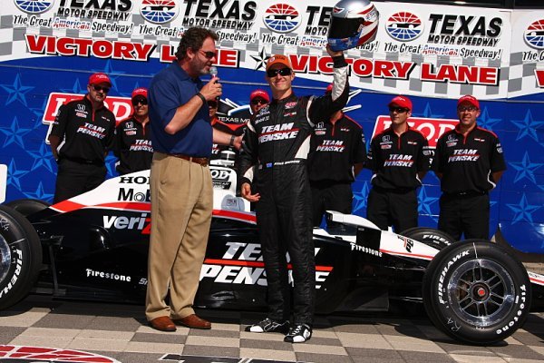 Třetí Penskeho pilot ve Victory lane, Briscoe vyhrál Texas Třetí Penskeho pilot ve Victory lane, Briscoe vyhrál Texas