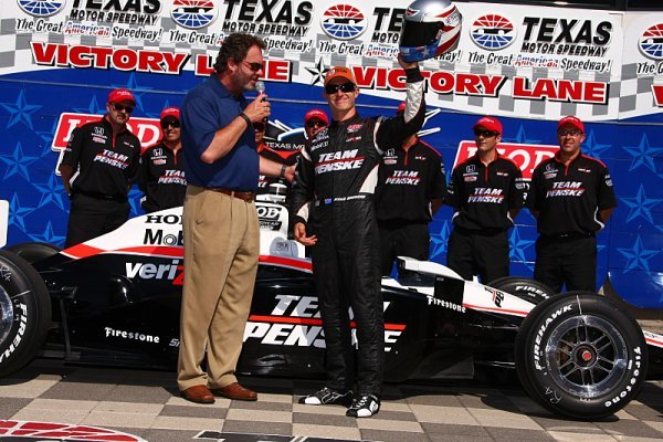 Třetí Penskeho pilot ve Victory lane, Briscoe vyhrál Texas