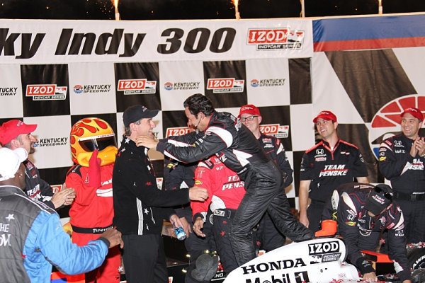 Castroneves vítězí v Motegi, o titulu rozhodne Miami! Castroneves vítězí v Motegi, o titulu rozhodne Miami!
