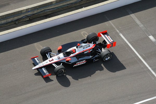 Castroneves díky skvělé strategii vítězí v Kentucky!