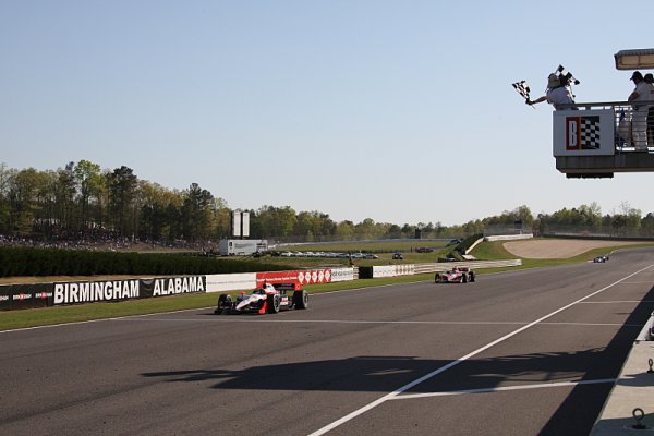 Power měl opět smůlu, vyhrál Newgarden