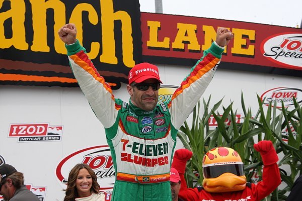 Tony Kanaan v problémech Tony Kanaan v problémech