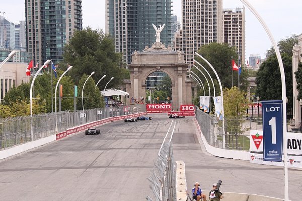 Závodní víkend v Torontu objektivy fotografů INDYCAR Závodní víkend v Torontu objektivy fotografů INDYCAR
