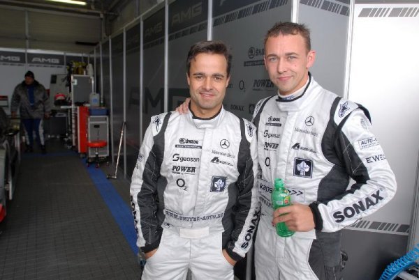 Barvy Cars.cz Charouz Racing budou hájit bývalí piloti F1 Barvy Cars.cz Charouz Racing budou hájit bývalí piloti F1
