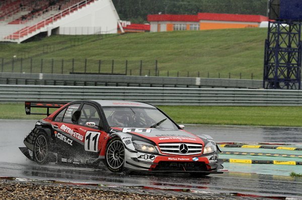 Most - Cars.cz Charouz Racing slavil triumf
