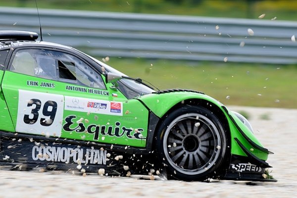 Létající Zonda a rozbité Ferrari na úvod Ceny Slovenska Létající Zonda a rozbité Ferrari na úvod Ceny Slovenska