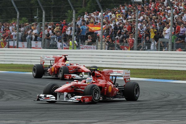 Ferrari použilo zakázanou týmovou režii, tvrdí FIA Ferrari použilo zakázanou týmovou režii, tvrdí FIA