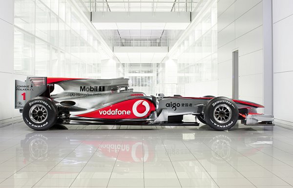 Kontrola křídla McLarenu odložena do Bahrajnu