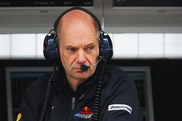 Newey: F1 se pomalu mění v GP1