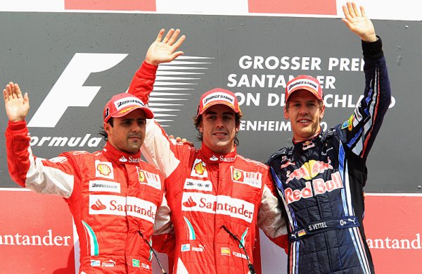 Red Bull popírá spekulace o přestupu Vettela k Ferrari