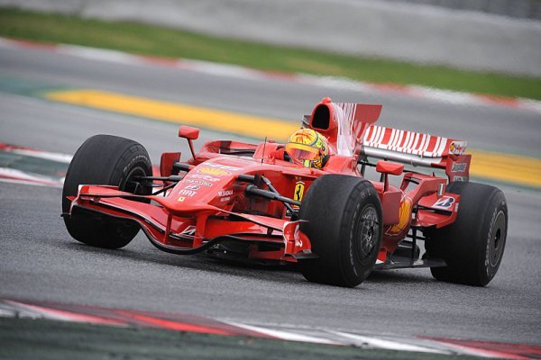 Rossi dnes usedl za volant monopostu Ferrari