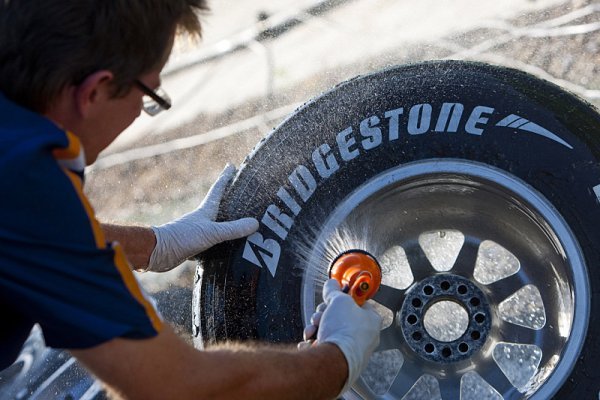 Pirelli by nevadil návrat války pneumatikářů Pirelli by nevadil návrat války pneumatikářů