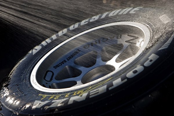 Arena sekce bude k pneumatikám tvrdá, říká Bridgestone