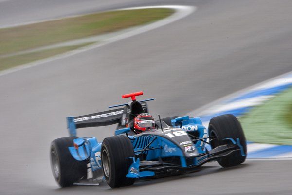 Chilton a Gonzalez ztratí na roštu několik míst Chilton a Gonzalez ztratí na roštu několik míst