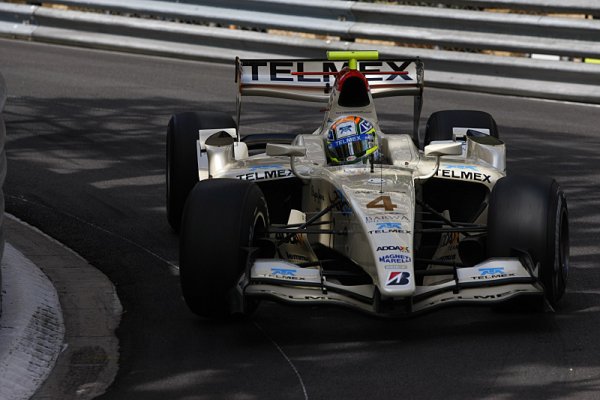 V hlavním závodě GP2 vyhrál Perez, Král třináctý