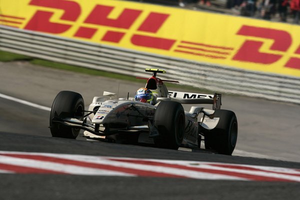Třikrát zpomalený sprint vyhrál Perez Třikrát zpomalený sprint vyhrál Perez