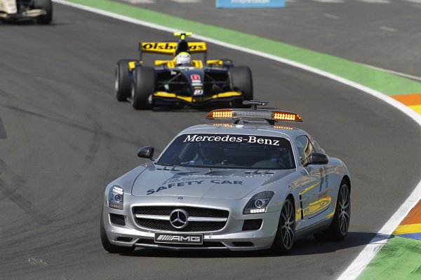 Hořkosladký závod Super Novy, Ericsson vítězí, Král v nemocnici Hořkosladký závod Super Novy, Ericsson vítězí, Král v nemocnici