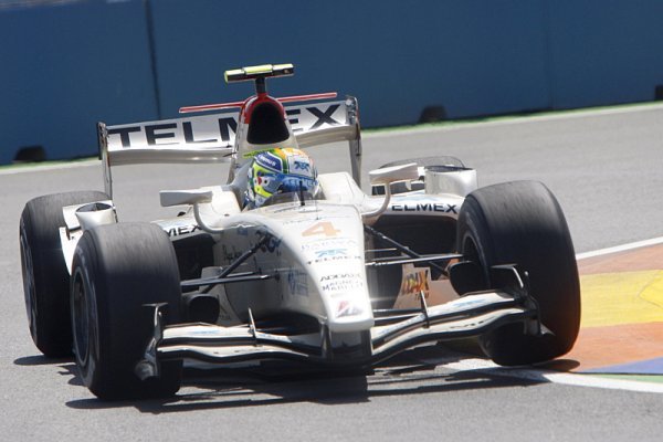 Perez na poslední chvíli sebral Maldonadovi pole position