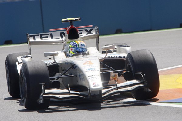 Perez na poslední chvíli sebral Maldonadovi pole position Perez na poslední chvíli sebral Maldonadovi pole position