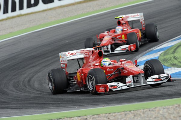 FIA zrušila pravidlo zákazu týmové režie FIA zrušila pravidlo zákazu týmové režie