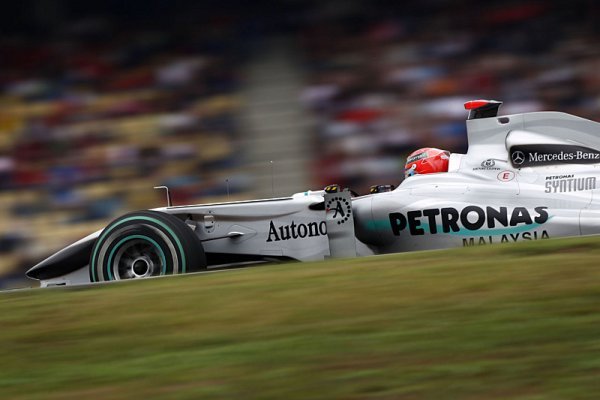 Mercedes poslal některé své nové díly zpátky do továrny Mercedes poslal některé své nové díly zpátky do továrny