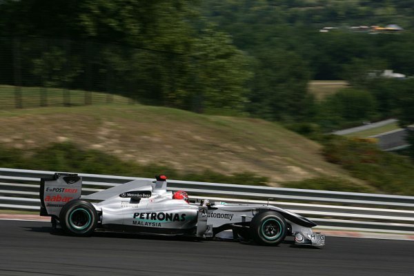 Schumacher je nespokojený s výkonností vozu