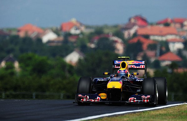 Red Bull nadále k neporažení, na špici Webber