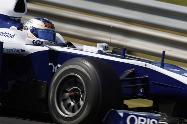 Williams veze do Spa nové přední a zadní křídlo Williams veze do Spa nové přední a zadní křídlo