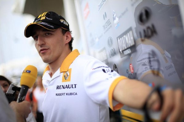 Kubica si při pádu obnovil zlomeninu nohy